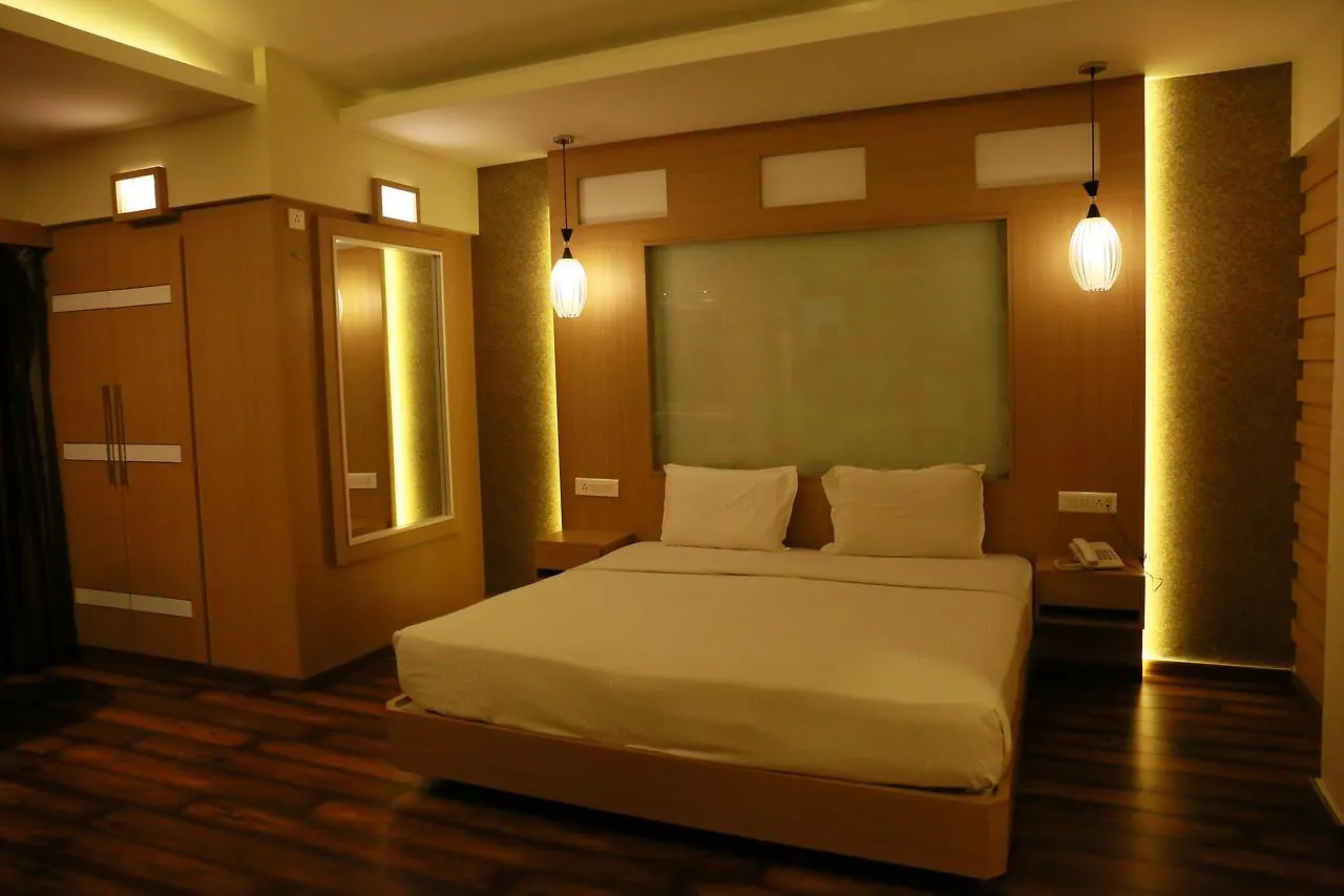 Emarald Resort Pulamanthole