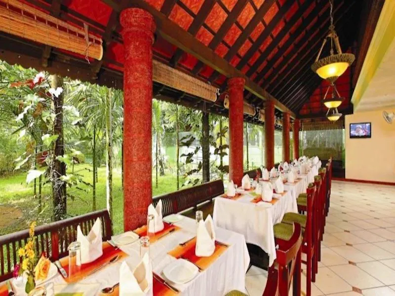 Emarald Resort Pulamanthole