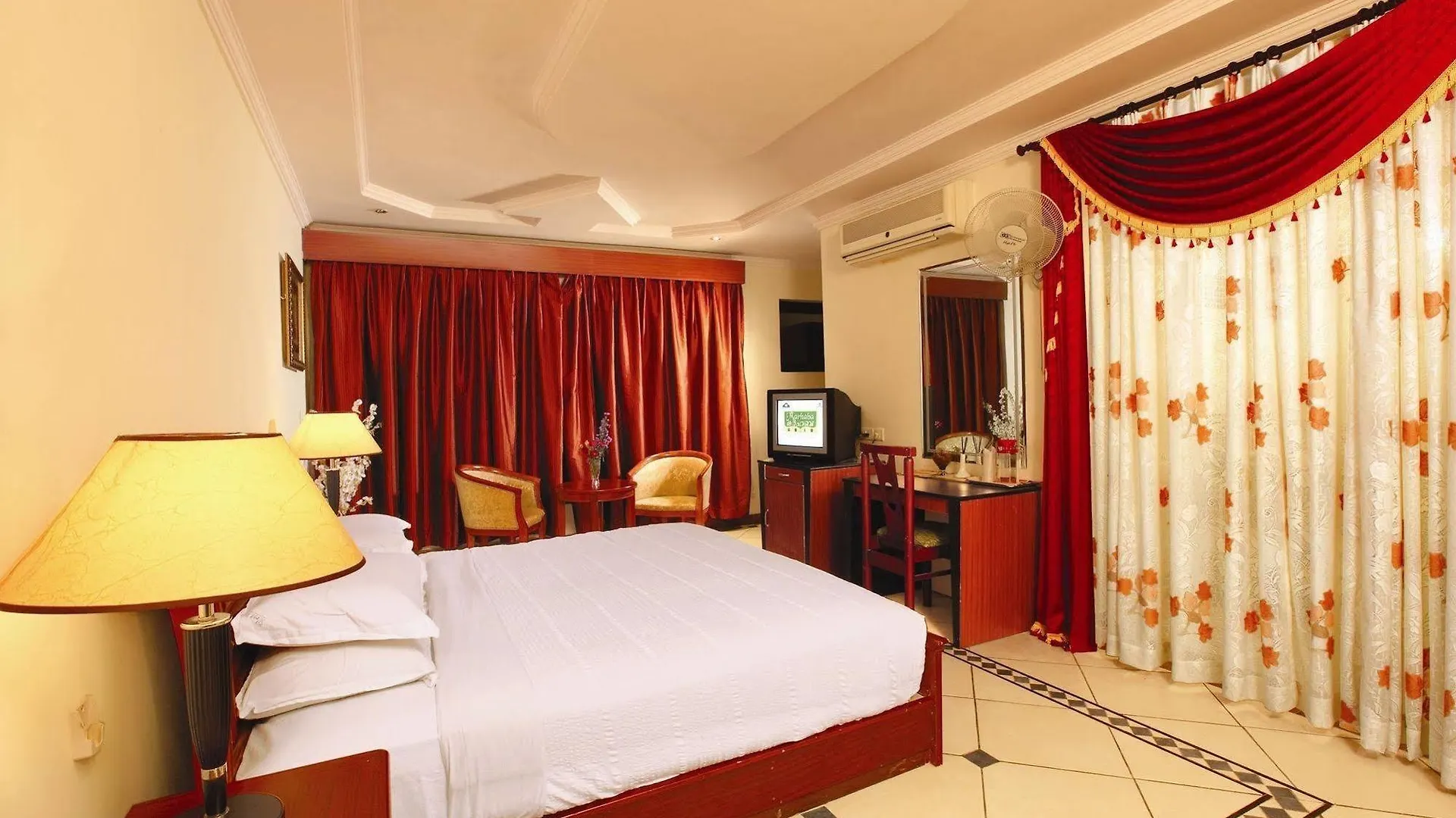 Emarald Resort Pulamanthole